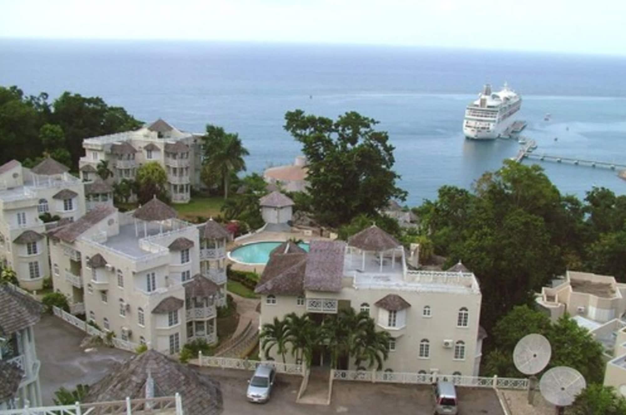 Skycastles Condominiums Ocho Rios Bagian luar foto