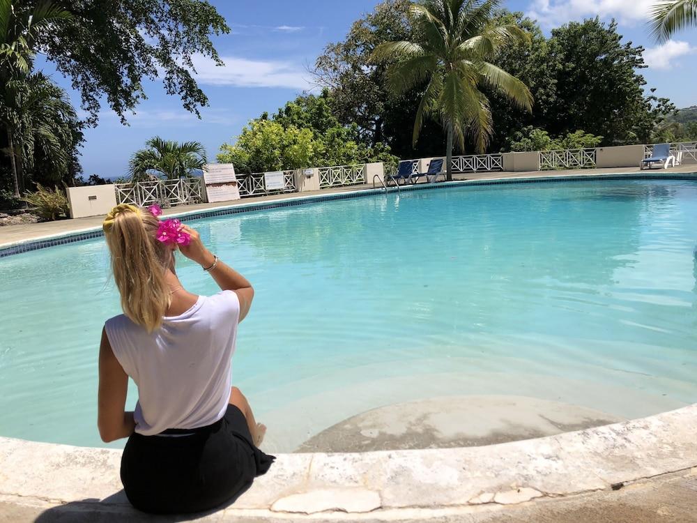 Skycastles Condominiums Ocho Rios Bagian luar foto