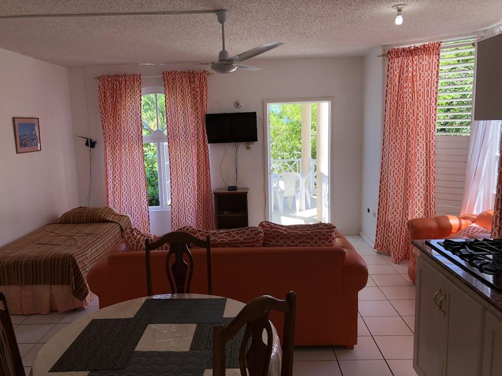 Skycastles Condominiums Ocho Rios Bagian luar foto